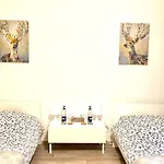 Welcome To Messe!-two-bedroom Apartment&balcony *