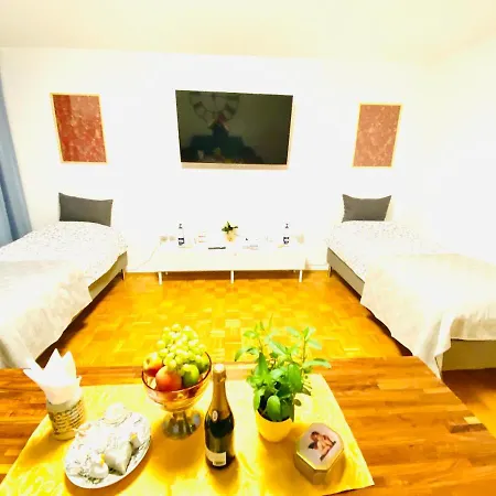 Welcome To Messe!-two-bedroom Apartment&balcony *