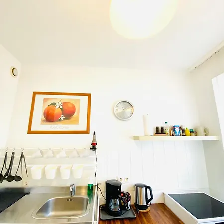 Welcome To Messe!-two-bedroom Apartment&balcony